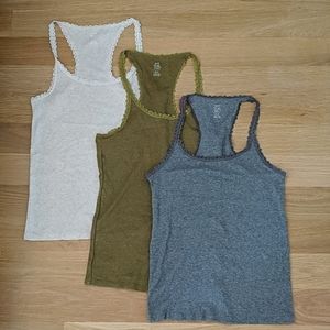 ❌SOLD❌ Bundle of 3 Aerie Lace Tanks